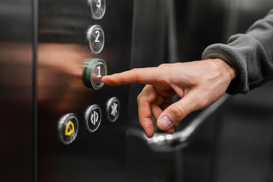 Jak inteligentne zamki elektroniczne ułatwiają kontrolę dostępu w hotelach i firmach